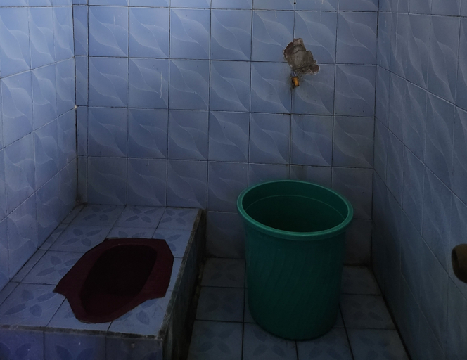 Bathroom 5, Anisa Inn, Bolaang Mongondow
