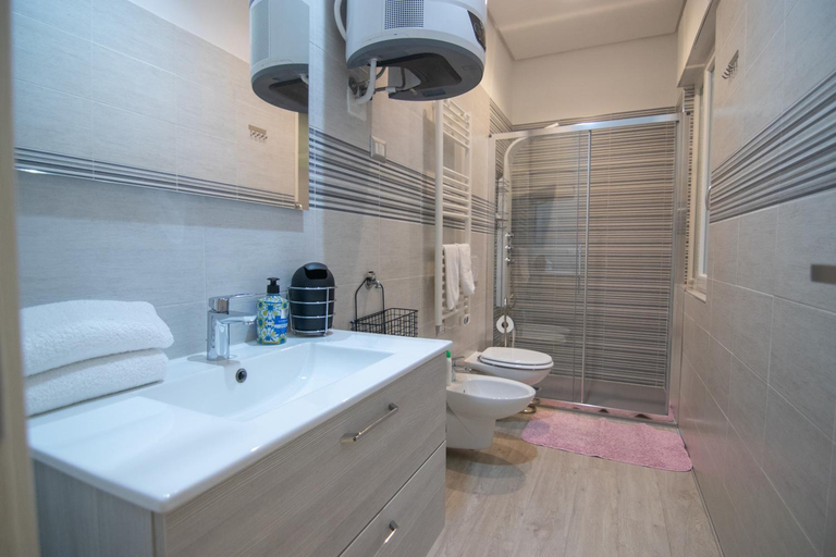 Bathroom 2, B&B Cannito, Bari