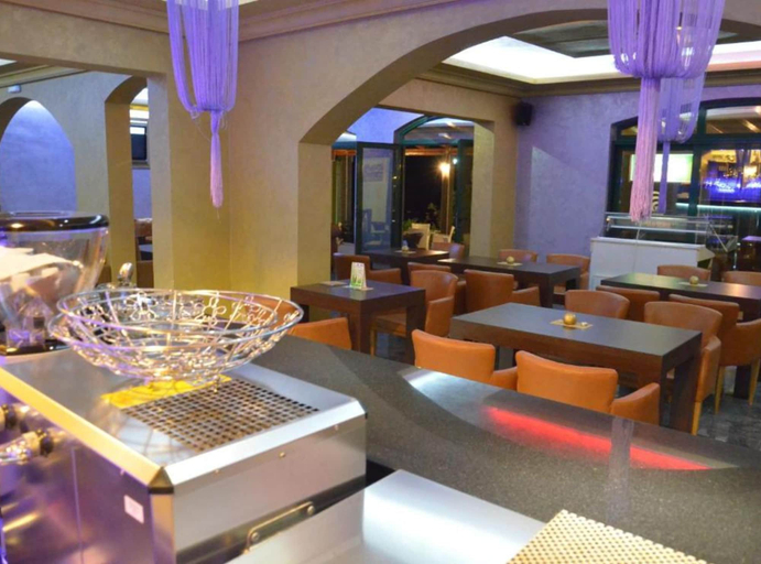 Food & Drinks 4, Amor Residence