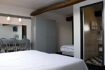 Others 2, Hotel Beez, Maastricht