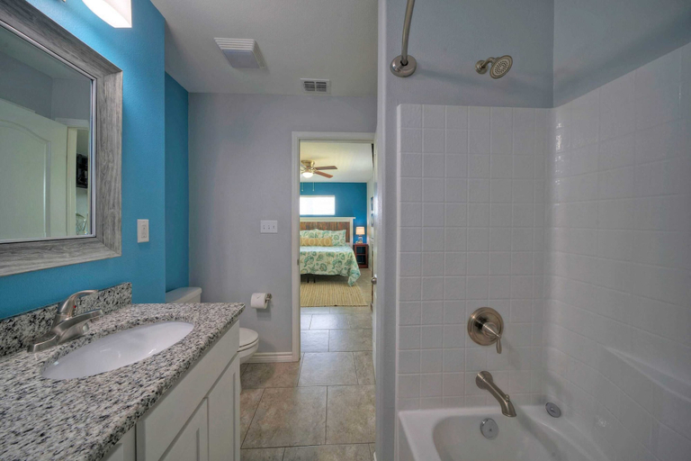 Bathroom 4, Laid Back Lime by AvantStay | Near Beach w/ Pool, Complimentary Pool Warmer, Nueces
