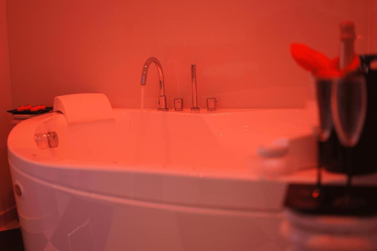Bathroom 2, Alchimia Luxury Suites, Brindisi