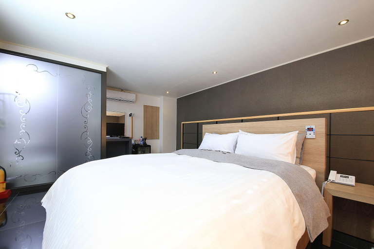 Bedroom 2, Yangju Raon Motel, Yangju