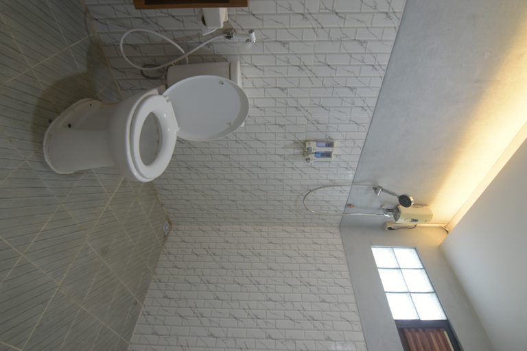 Bathroom 3, Daloha Beach & Dive Resort Morotai, Pulau Morotai