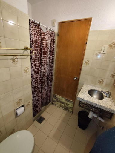 Bathroom 3, Dayman Apart Hotel, n.a26