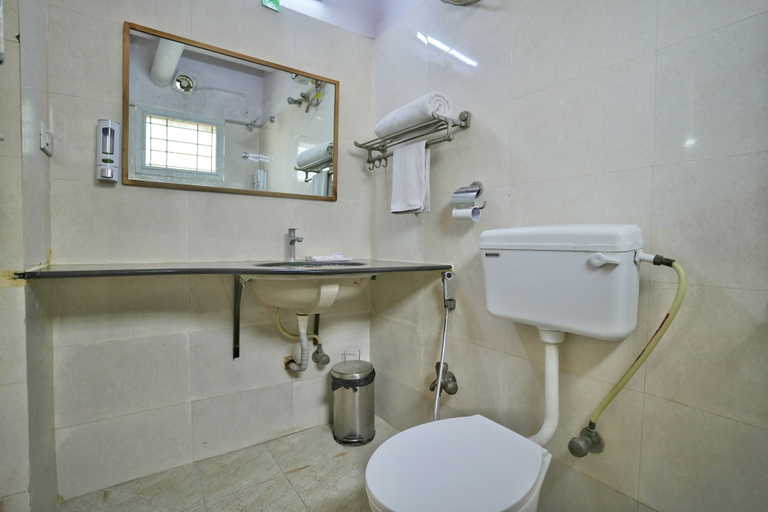 Bathroom 4, The Altruist Bellandur ORR Hotel, Bangalore