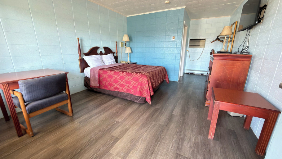 Bedroom 2, Sherwood Motel, Craven