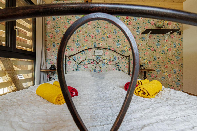 Bedroom 4, Gruppenunterkunft mit Wellness, Billard und Lamatrekking, Aarberg