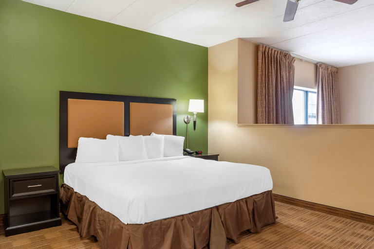 Bedroom 3, MainStay Suites Chicago Hillside, Cook