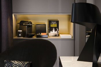 Others 2, Le 10 Bis Hotel, Paris
