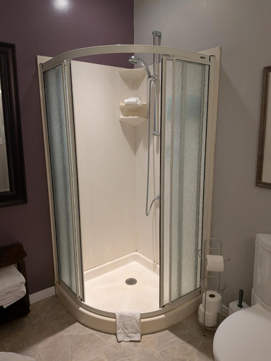 Bathroom 3, Ruby Manor Bed & Breakfast, Lake Ontario