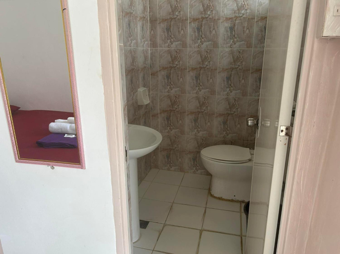 Bathroom, En Pensionne, Iloilo City