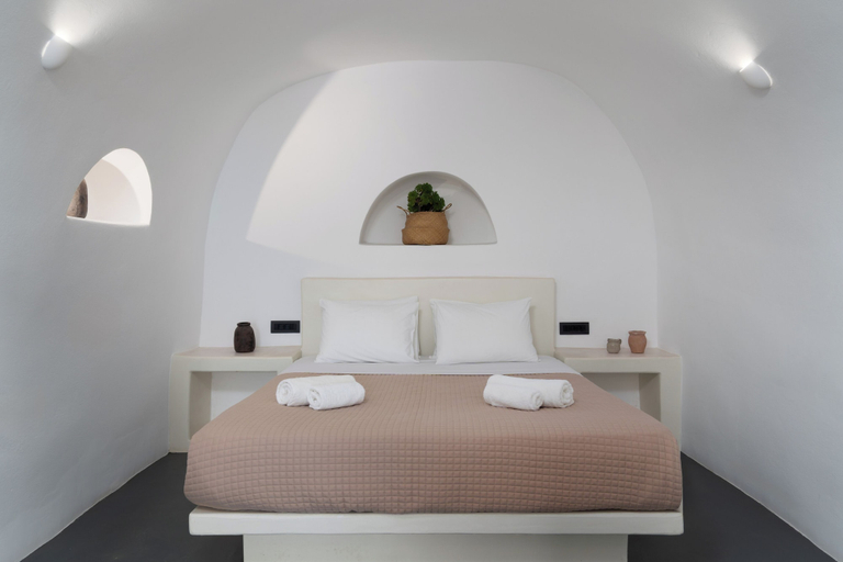 Room 5, Elios Cave Suites, South Aegean