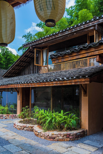 Exterior detail, Yunshangjia Qianzhutang Guesthouse, Zhangjiajie