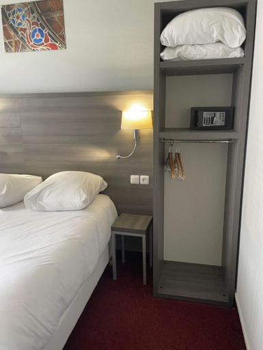 Bedroom 3, Hotel Lilas Gambetta, Paris