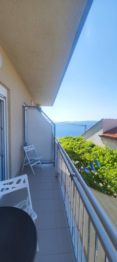Others 5, Apartments Roko, Omiš
