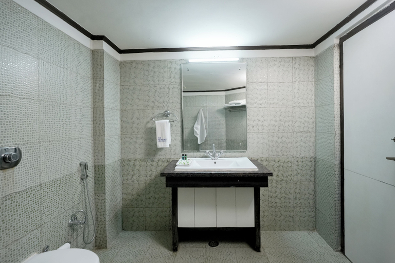 Bathroom 5, The Altruist Katra Hotel, Reasi