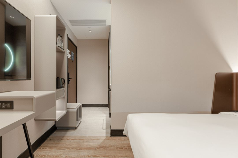 Bedroom 3, Hanting Hotel (Beijing Wangfujing Union Hospital), Beijing