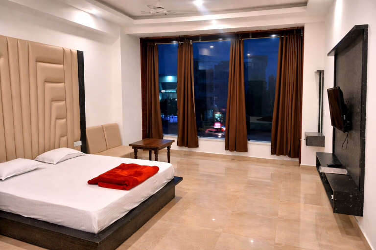 Room 4, Hotel The Royal Crown, Rae Bareli