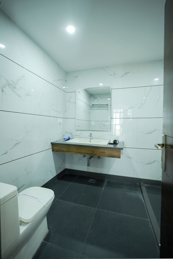 Bathroom 5, The Altruist Katra Hotel, Reasi