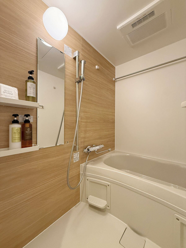 Bathroom 2, b hotel Tekkyodo, Hiroshima