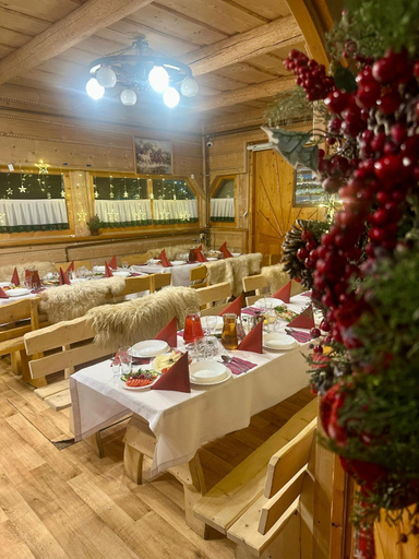 Food & Drinks 3, Karczma Mikuda - Sauna Basen Jacuzzi z widokiem na gory - Kuligi - Parking, Tatra