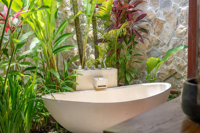 Bathroom 4, Luxury Villa 4 bedrooms/4bathrooms, Private pool in the middle of a tropical garde, aera Canggu, Badung