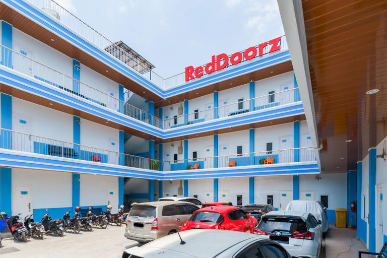 Exterior & Views 2, RedDoorz Plus near Palembang Icon Mall 2, Palembang