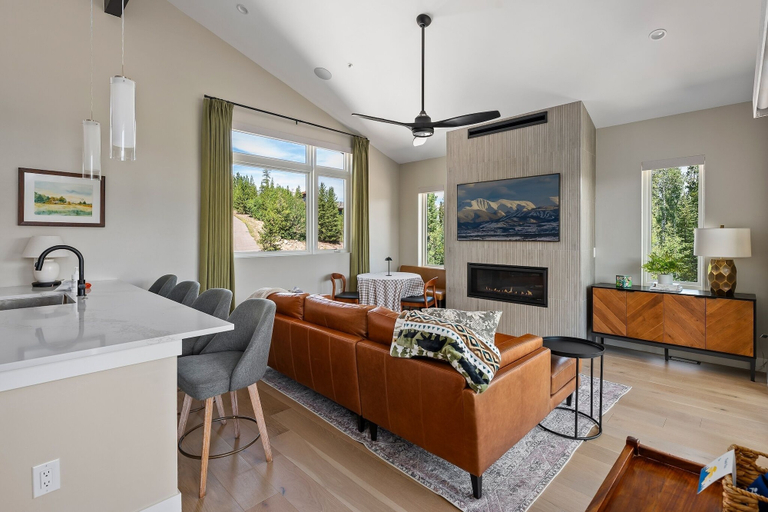 Living area 3, Moose Hollow 3 Bedroom Home, Grand