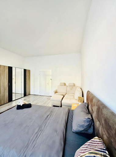 Room 2, Simple Private Room Close to FAC Platz, Wien