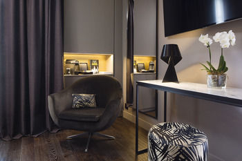 Others 5, Le 10 Bis Hotel, Paris