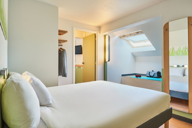 Bedroom 4, ibis budget Versailles Coignières, Yvelines