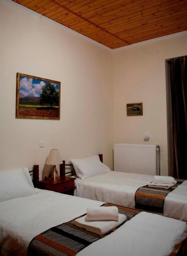 Room 4, Xenon Achladokampos, Peloponnese