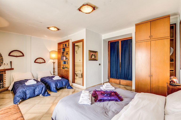 Bedroom 2, B&B Piramide Terrace, Rome