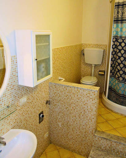 Bathroom 2, Palazzuolo Tower Apartments by Mamo Florence, Florence