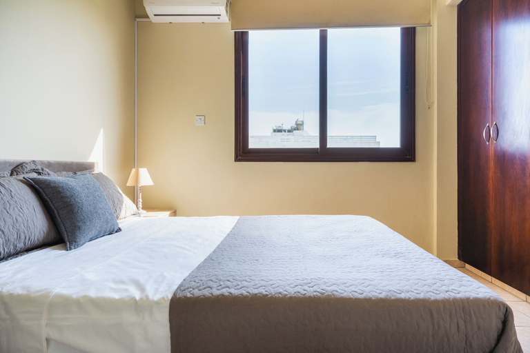 Room 5, Stylish 2BR Apt Balcony WiFi, Larnaca