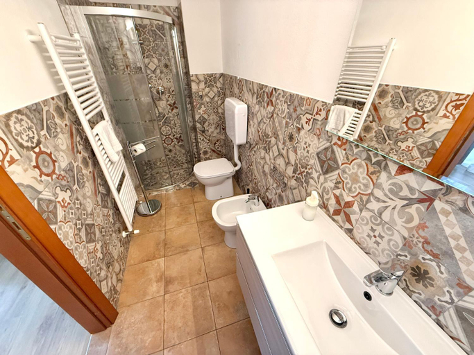 Bathroom 5, Vittoria, Brescia