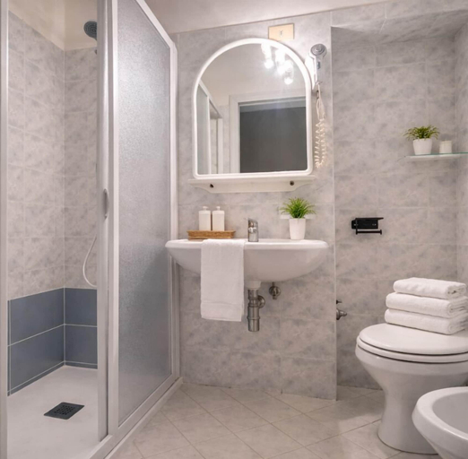 Bathroom 3, Hotel Villa Pina, Ancona