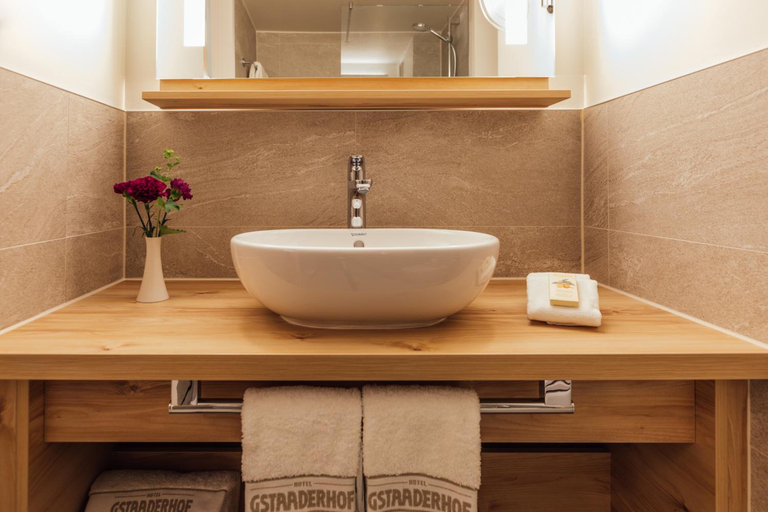 Bathroom 3, Hotel Gstaaderhof, Saanen