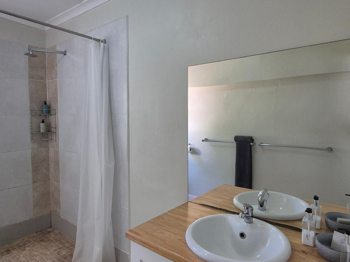 Bathroom 4, 10 on Milner Guesthouse , Cacadu
