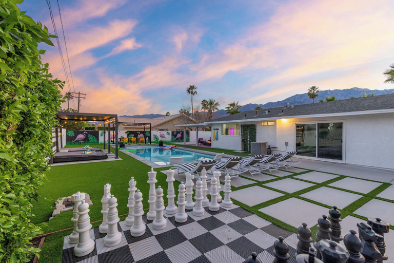 Room 3, Private Palm Springs Oasis With Saltwater Pool Spa, Riverside