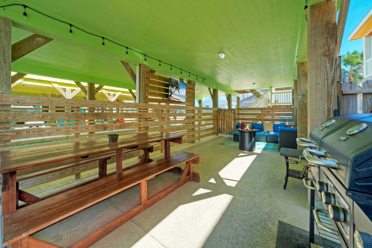 Food & Drinks 5, Laid Back Lime by AvantStay | Near Beach w/ Pool, Complimentary Pool Warmer, Nueces