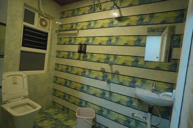 Bathroom 5, Kasa Courtyard, Begusarai