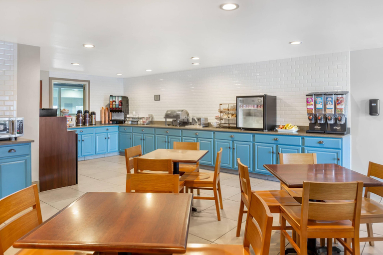 Food & Drinks 5, Country Inn & Suites by Radisson, Georgetown, KY, Scott