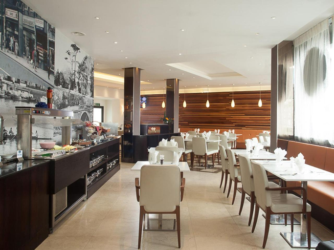 Food & Drinks 5, Park Grand Heathrow, London