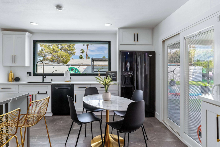 Room 5, Private Palm Springs Oasis With Saltwater Pool Spa, Riverside