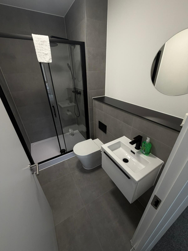 Bathroom 2, Berkeley Square Apartments, Manchester