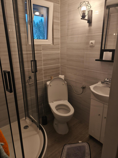 Bathroom 3, Osmelakowa Dolina, Kłodzko