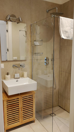 Bathroom 2, B&B Matt Ros, Syracuse