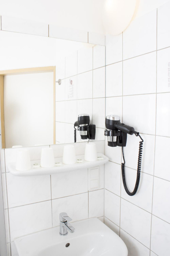 Bathroom 3, OEKOTEL Traiskirchen, Baden